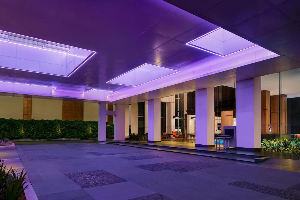 Aloft 1